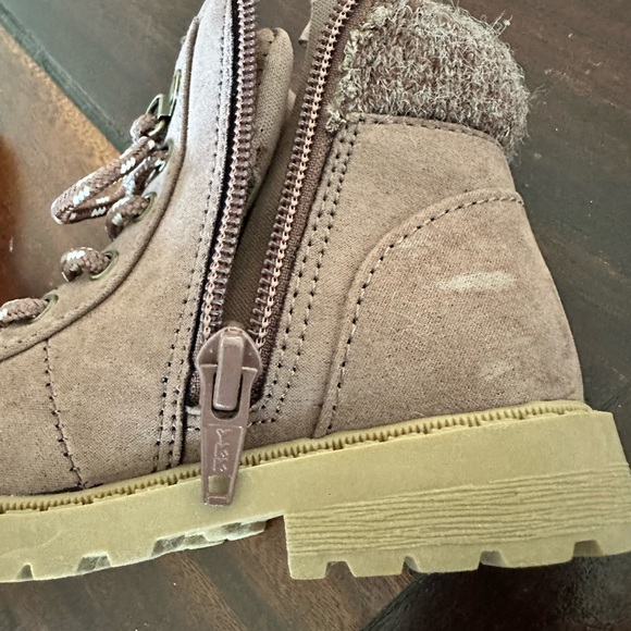 Old Navy Girls Boots 7 - Picture 5 of 5